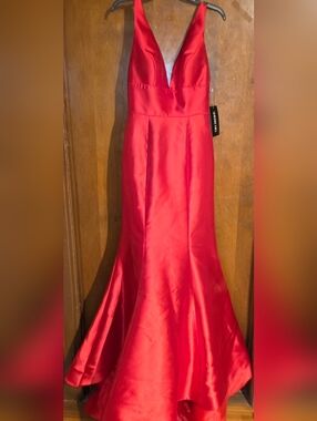 SHERRI HILL Formal Gown